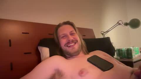 Snapshot of maxwatts95 chatting on November 2025 12:33:01 AM Max Watts online show from November 2025 12:33:01 AM