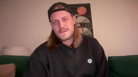 Snapshot of maxwatts95 chatting on November 2025 09:36:02 PM Max Watts online show from November 2025 09:36:02 PM