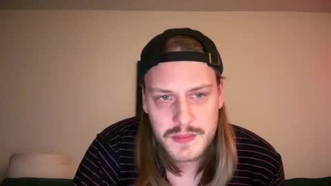 Snapshot of maxwatts95 chatting on December 2025 11:20:01 PM Max Watts online show from December 2025 11:20:01 PM