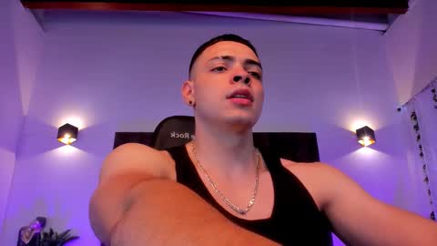 Snapshot of maxwell_dupont chatting on February 2025 11:11:01 PM MAX online show from February 2025 11:11:01 PM