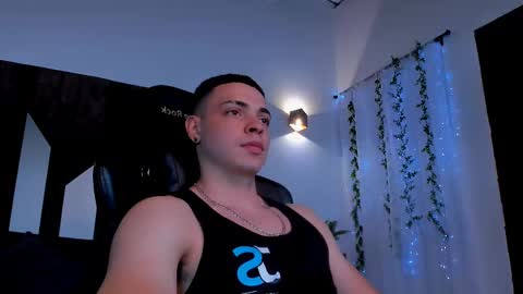 Snapshot of maxwell_dupont chatting on February 2025 12:43:02 AM MAX online show from February 2025 12:43:02 AM