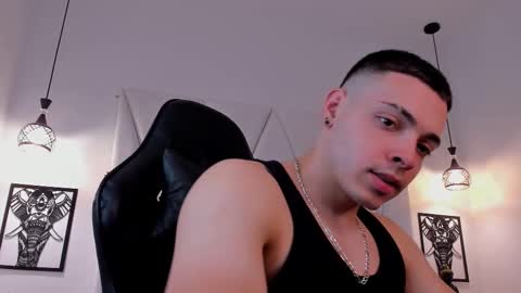 Snapshot of maxwell_dupont chatting on February 2025 12:15:01 AM MAX online show from February 2025 12:15:01 AM