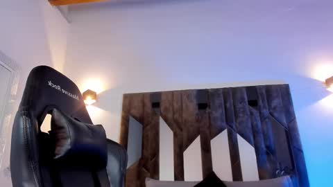 Snapshot of maxwell_dupont chatting on February 2025 12:08:02 AM MAX online show from February 2025 12:08:02 AM