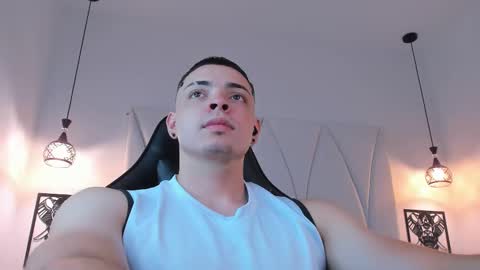 Snapshot of maxwell_dupont chatting on February 2025 09:13:02 PM MAX online show from February 2025 09:13:02 PM