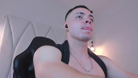 Snapshot of maxwell_dupont chatting on February 2025 12:16:01 AM MAX online show from February 2025 12:16:01 AM