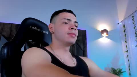 Snapshot of maxwell_dupont chatting on March 2025 01:10:02 AM MAX online show from March 2025 01:10:02 AM