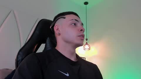 Snapshot of maxwell_dupont chatting on March 2025 09:48:02 PM MAX online show from March 2025 09:48:02 PM