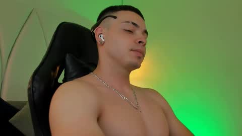 Snapshot of maxwell_dupont chatting on March 2025 10:47:01 PM MAX online show from March 2025 10:47:01 PM