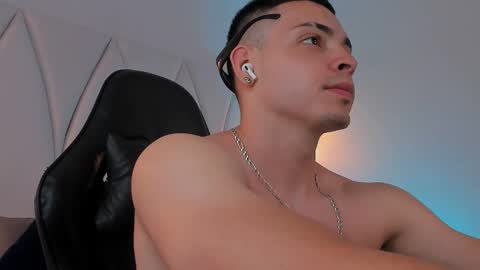 Snapshot of maxwell_dupont chatting on March 2025 11:16:02 PM MAX online show from March 2025 11:16:02 PM