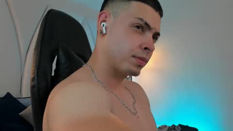 Snapshot of maxwell_dupont chatting on March 2025 09:51:01 PM MAX online show from March 2025 09:51:01 PM