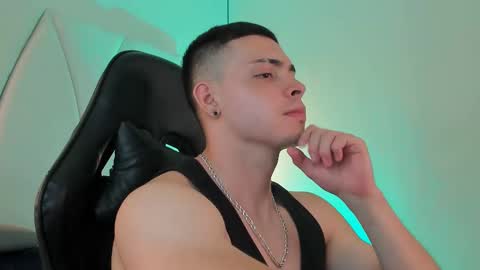 Snapshot of maxwell_dupont chatting on March 2025 03:54:01 AM MAX online show from March 2025 03:54:01 AM