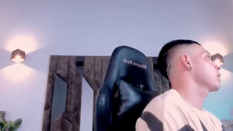 Snapshot of maxwell_dupont chatting on March 2025 08:52:02 PM MAX online show from March 2025 08:52:02 PM