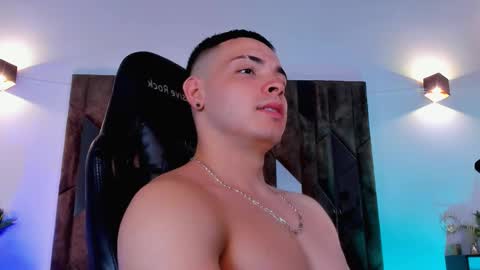 Snapshot of maxwell_dupont chatting on March 2025 03:01:01 AM MAX online show from March 2025 03:01:01 AM