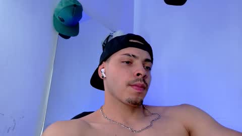 Snapshot of maxwell_dupont chatting on September 2025 08:33:01 PM MAX online show from September 2025 08:33:01 PM