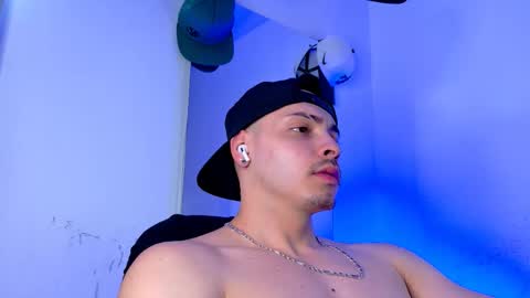 Snapshot of maxwell_dupont chatting on September 2025 09:51:01 PM MAX online show from September 2025 09:51:01 PM