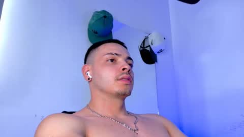 Snapshot of maxwell_dupont chatting on September 2025 09:40:02 PM MAX online show from September 2025 09:40:02 PM