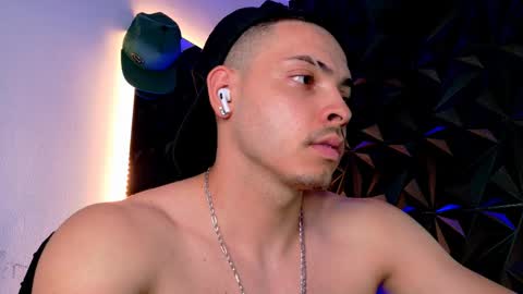 Snapshot of maxwell_dupont chatting on October 2025 04:33:01 AM MAX online show from October 2025 04:33:01 AM