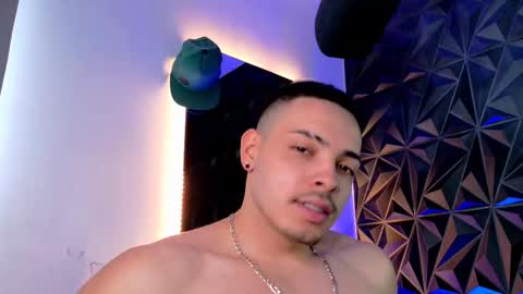 Snapshot of maxwell_dupont chatting on October 2025 07:01:01 PM MAX online show from October 2025 07:01:01 PM