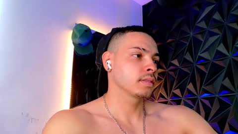 Snapshot of maxwell_dupont chatting on October 2025 06:08:02 PM MAX online show from October 2025 06:08:02 PM