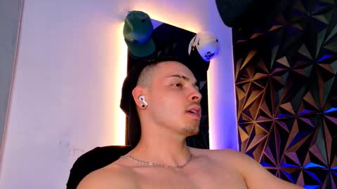 Snapshot of maxwell_dupont chatting on October 2025 04:04:02 AM MAX online show from October 2025 04:04:02 AM