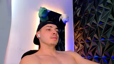 Snapshot of maxwell_dupont chatting on November 2025 09:20:01 PM MAX online show from November 2025 09:20:01 PM