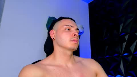 Snapshot of maxwell_dupont chatting on November 2025 12:21:02 AM MAX online show from November 2025 12:21:02 AM