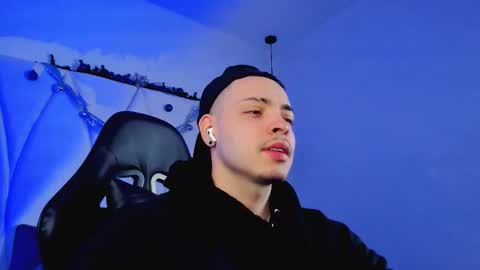 Snapshot of maxwell_dupont chatting on December 2025 12:03:02 PM MAX online show from December 2025 12:03:02 PM