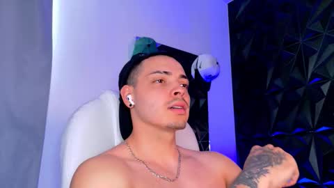 Snapshot of maxwell_dupont chatting on December 2025 07:53:02 PM MAX online show from December 2025 07:53:02 PM