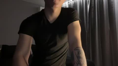 Snapshot of maxwoolf chatting on April 2026 06:10:01 PM Max online show from April 2026 06:10:01 PM