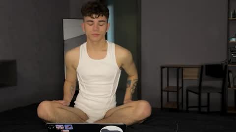Snapshot of maxwoolf chatting on May 2026 02:11:01 PM Max online show from May 2026 02:11:01 PM