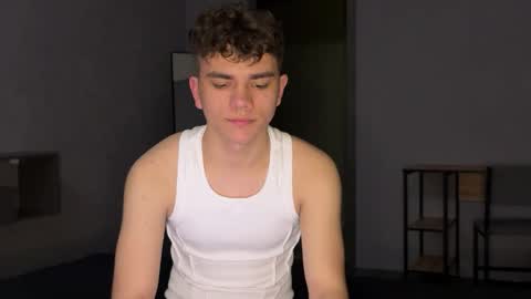 Snapshot of maxwoolf chatting on May 2026 07:00:02 PM Max online show from May 2026 07:00:02 PM