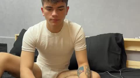 Snapshot of maxwoolf chatting on May 2026 04:04:02 PM Max online show from May 2026 04:04:02 PM