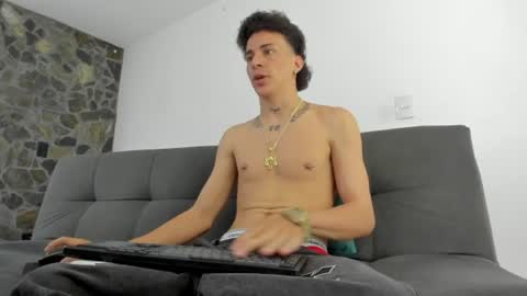 Snapshot of maxxx_bigcock chatting on June 2026 01:38:02 AM Max online show from June 2026 01:38:02 AM