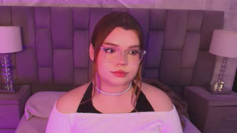 Maxine Minx online show from November 2025 07:30:01 AM