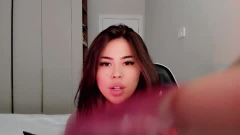 Mia online show from February 2026 05:49:02 AM