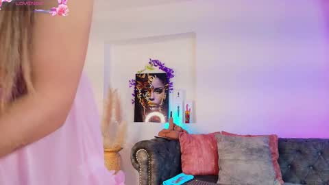 Snapshot of may_wood chatting on November 2025 11:43:02 AM may_wood online show from November 2025 11:43:02 AM