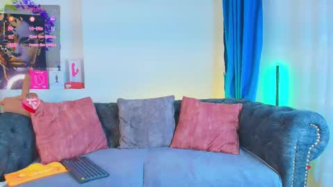 Snapshot of may_wood chatting on November 2025 12:09:02 PM may_wood online show from November 2025 12:09:02 PM