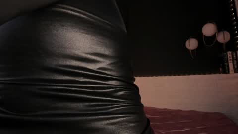 Snapshot of maya___muse chatting on April 2026 02:37:01 PM Maya online show from April 2026 02:37:01 PM