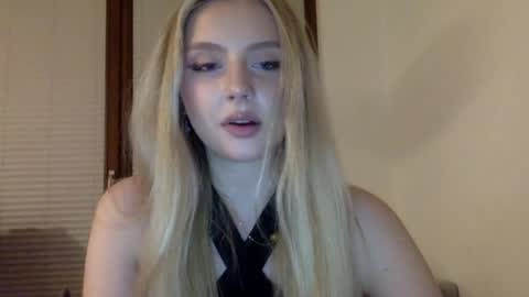 mayaflirt online show from April 2026 08:21:01 PM