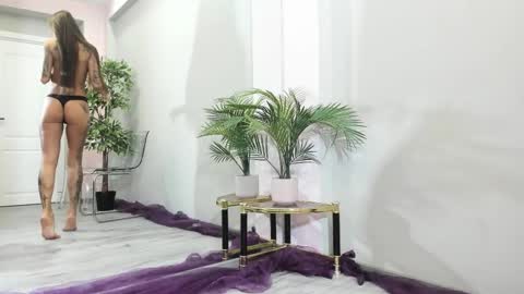 Snapshot of mayahellen chatting on December 2025 05:35:01 AM Maya online show from December 2025 05:35:01 AM