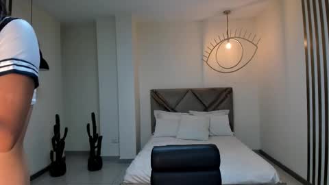 M A Y A    H O F F M A N online show from January 2026 11:15:02 AM