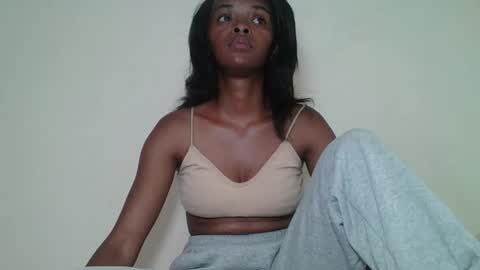 Snapshot of mayalabelle chatting on November 2025 09:42:02 AM mayalabelle online show from November 2025 09:42:02 AM