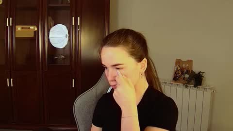 Snapshot of maybloom_ chatting on October 2025 06:04:02 AM maybloom_ online show from October 2025 06:04:02 AM