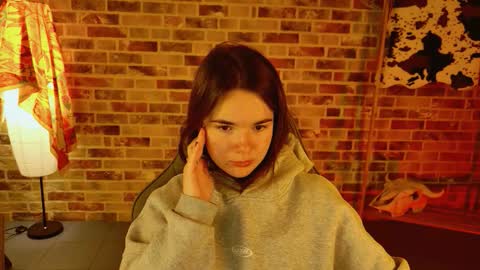 maybloom_ online show from November 2025 05:17:01 AM