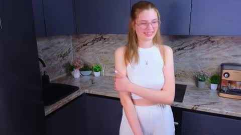 Snapshot of maydabarrick chatting on February 2025 12:05:02 PM Mia online show from February 2025 12:05:02 PM