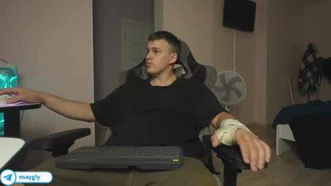 Snapshot of maygly chatting on June 2026 08:33:02 PM Slava and Alextatto online show from June 2026 08:33:02 PM