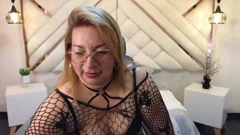 Mailyn online show from February 2025 08:55:02 PM