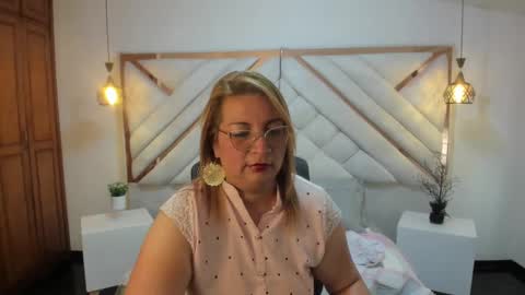 Mailyn online show from March 2025 09:29:01 PM