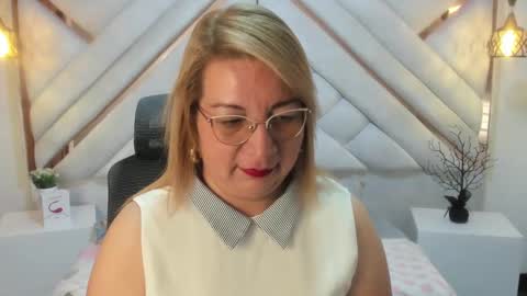 Mailyn online show from March 2025 11:44:02 AM