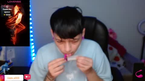 Snapshot of maylyy_kan chatting on June 2026 09:32:02 AM Mayle kan online show from June 2026 09:32:02 AM